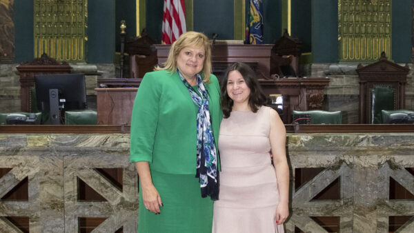 Senator Pennycuick Recognizes Summer Intern, Giana DePaul on the Senate Floor